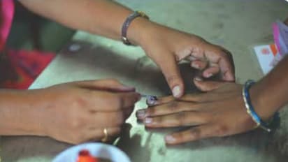 50,000 രൂപയിൽ കൂടുതൽ പണം, സ്വർണം, വസ്ത്രം, എല്ലാത്തിനും രേഖകൾ വേണം; തൃശൂരിൽ വാഹനങ്ങൾ കേന്ദ്രീകരിച്ച് പരിശോധന