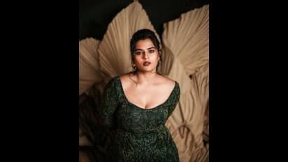 Kavya Kalyanram : కళ్ళు చెదిరే సొగసుతో కిక్కిస్తున్న బలగం బ్యూటీ.. గ్లామర్ వలకి కుర్రాళ్ళు విలవిల