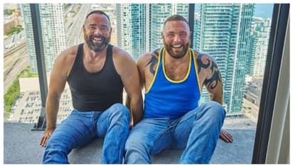 പേരും ഇഷ്ടങ്ങളും സുഹൃത്തുക്കള് പോലും സമാനം; വിമാനത്തില് വച്ച് സ്വന്തം 'കുമ്പിടിയെ' കണ്ടെത്തി യാത്രക്കാരന് !