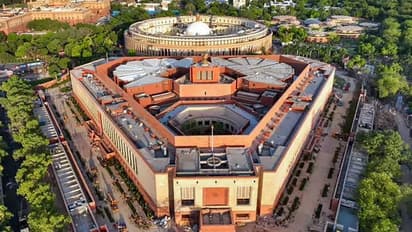 ஜவஹர்லால் நேரு முதல் நரேந்திர மோடி வரை: இந்தியாவில் நீண்ட காலம் பிரதமராக பதவி வகித்தவர்கள்!