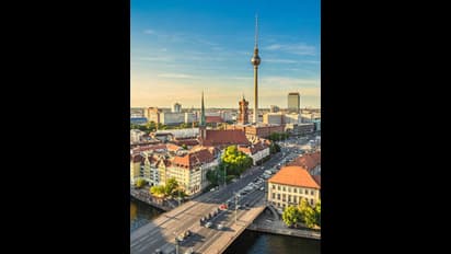 ಈ ದೇಶ ಟ್ರಾವೆಲ್ ಮಾಡೋದಕ್ಕೂ ಸೈ… ಕೈತುಂಬಾ ಸ್ಯಾಲರಿ ಗಳಿಸೋದಕ್ಕೂ ಬೆಸ್ಟ್ 