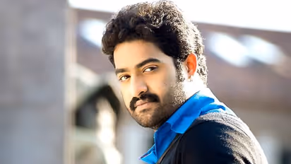 అదుర్స్ లో ఎన్టీఆర్ కి డూపుగా నటించిన వ్యక్తి ఎవరో తెలుసా?... అసలు ఊహించి ఉండరు!