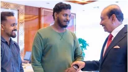 'യൂസഫലിയുടെ ഓഫീസിൽ നിന്നാണ്', യുഎഇയിൽ‌ നിന്ന് തിരുവനന്തപുരത്തേക്ക് ആ ഫോൺകോൾ എത്തി! കൊച്ചി ലുലുവിൽ സ്നേഹസമ്മാനം