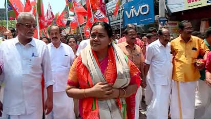 രാജ്യതലസ്ഥാനത്ത് 5 ദിനം മുമ്പേ പ്രഖ്യാപനം; എന്നിട്ട് സ്ഥാനാർഥി വന്നത് ഇന്ന് മാത്രം, ശോഭ സുരേന്ദ്രന്റെ മറുപടി