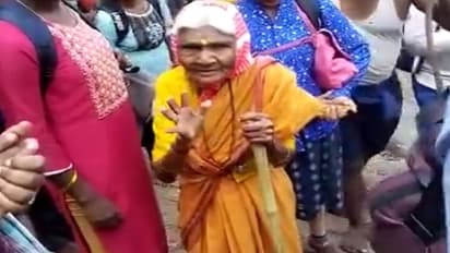 ಮೋದಿ ಮತ್ತೆ ಪ್ರಧಾನಿಯಾಗಲೆಂದು ಮಾದೇಶ್ವರ ಬೆಟ್ಟ ಹತ್ತಿದ 102ರ ಅಜ್ಜಿ..!