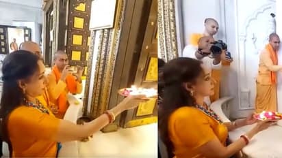 Maha Shivratri 2024: Hema Malini performs aarti, offers prayers at Ujjain Iskon temple