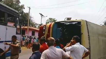 കെഎസ്ആര്ടിസി ബസ് കാറുമായി കൂട്ടിയിടിച്ച് മറിഞ്ഞു; നിരവധി പേര്ക്ക് പരുക്ക്