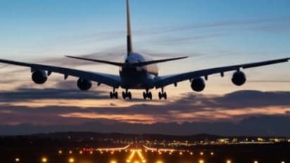 ടേക്ക് ഓഫിന് പിന്നാലെ പ്രധാന ടയർ നഷ്ടമായി, ഇന്ധനം കത്തിച്ച് തീർത്ത് ബോയിംഗ് വിമാനത്തിന്റെ എമർജൻസി ലാൻഡിംഗ് 