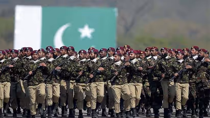 ఆర్మీ ఉద్యోగాలు మాకొద్దు బాబోయ్... భారత్ ను చూసి వణికిపోతున్న పాక్ సైన్యం