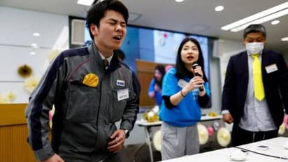 പുരുഷന്മാർക്ക് ആർത്തവ വേദന, ഇത് സഹിക്കാൻ വയ്യേയെന്ന് നിലവിളി, വേദനകൊണ്ട് പുളഞ്ഞു 