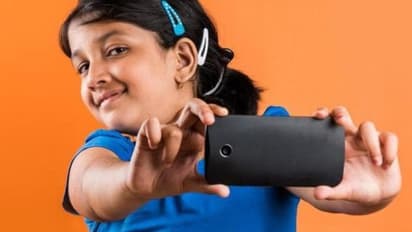 ஸ்மார்ட்போன் பயன்படுத்தும் நான்கில் 1 குழந்தை பார்வைக் குறைபாட்டால் பாதிப்பு.. எய்ம்ஸ் ஆய்வு முடிவில் தகவல்..