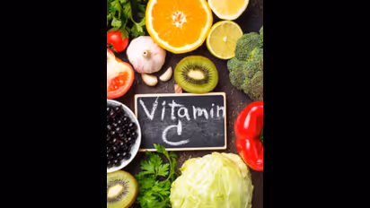  വിറ്റാമിൻ സി അടങ്ങിയ ഭക്ഷണങ്ങൾ കഴിക്കണമെന്ന് പറയുന്നതിന്റെ കാരണം