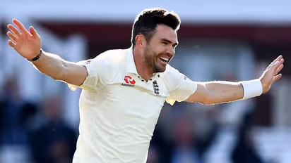 James Anderson: చరిత్ర సృష్టించిన జేమ్స్ అండర్సన్.. తొలి పేసర్గా రికార్డు !