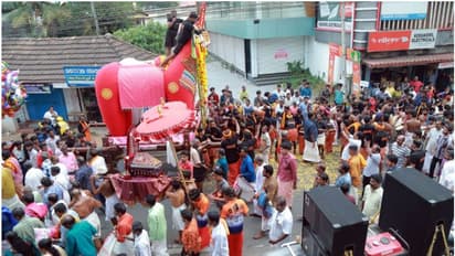 കേരളത്തിന്റെ ഇടനെഞ്ചിലാണ് ഈ പരസ്പര സ്നേഹവും കരുതലും; ശിവരാത്രി എതിരേൽപ്പിന് ജമാഅത്ത് കമ്മിറ്റിയുടെ സ്വീകരണം