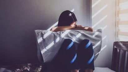 സ്ത്രീകളിൽ ഉണ്ടാകുന്ന മൂഡ് സ്വിം​ഗ്സ് ; കാരണങ്ങൾ അറിയാം  