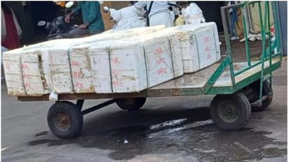 പരശുറാമിലടക്കം തെർമോക്കോൾ ബോക്സുകളിൽ പേരിന് മാത്രം ഐസിട്ട്, ഒഴുകിയൊലിക്കുന്ന ദ്രാവകം, ദുർഗന്ധം; വ്യാപക പരാതി