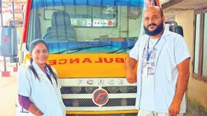 ആരോഗ്യനില വഷളായി മെഡിക്കൽ കോളേജിലേക്ക് കൊണ്ടുപോകും വഴി ആംബുലൻസിൽ കുഞ്ഞിന് ജന്മം നൽകി 22കാരി