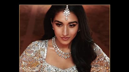 3 ಲಕ್ಷ ವಿವಿಧ ಬಗೆಯ ಹರಳಿನ ಲೆಹಂಗಾ ಧರಿಸಿದ್ದ ಅಂಬಾನಿ ಸೊಸೆ, ಹೊಲಿಗೆಗೆ 5700 ಗಂಟೆ ತೆಗೆದುಕೊಂಡ ಡಿಸೈನರ್‌!