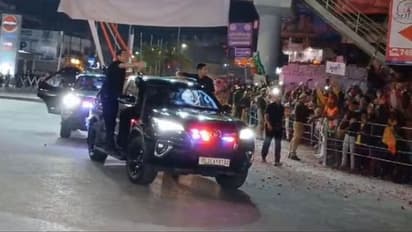 UP News: काशी में प्रधानमंत्री मोदी ने किया रोड शो, बाबा विश्वनाथ मंदिर में करेंगे विशेष पूजा