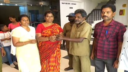 குப்பையில் கிடந்த தங்க காப்பு: உரியவரிடம் கொடுத்த சேலம் தூய்மை பணியாளர்களுக்கு பாராட்டு!