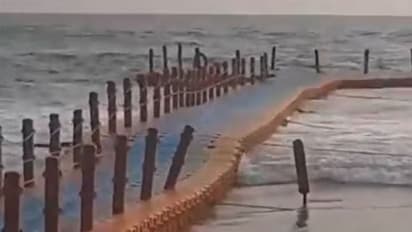 ಕೇರಳ : ತೇಲುವ ಸೇತುವೆ ಮುರಿದು ಸಮುದ್ರಕ್ಕೆ ಬಿದ್ದ ಪ್ರವಾಸಿಗರು: ಇಬ್ಬರ ಸ್ಥಿತಿ ಗಂಭೀರ