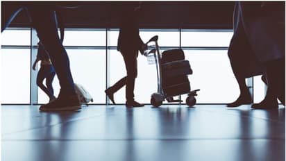 പ്രവാസികൾക്ക് വൻ തിരിച്ചടി, തീരുമാനം ഇന്ന് മുതല്‍ പ്രാബല്യത്തില്‍; ഈ മേഖലയിൽ 35 ശതമാനം സ്വദേശിവത്കരണം 