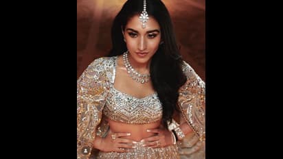  ರಾಯಲ್‌ ಲುಕ್‌ನಲ್ಲಿ ಕಂಗೊಳಿಸಿದ ಅಂಬಾನಿ ಕಿರಿ ಸೊಸೆ, 2024ರ ಬೆಸ್ಟ್ ಬ್ರೈಡ್ ನೀವೇ ಅಂತಿದ್ದಾರೆ ನೆಟ್ಟಿಗರು!