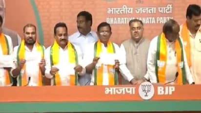 బీఆర్ఎస్ కు బిగ్ షాక్.. బీజేపీలో చేరిన ఇద్దరు మాజీ ఎంపీలు, మాజీ ఎమ్మెల్యేలు