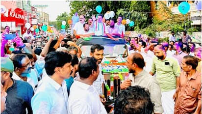 മുരളിയുടെ വിജയത്തിനായി പ്രതാപന് ചെയര്മാനായി 5001 അംഗ ഇലക്ഷൻ കമ്മിറ്റി; ആയിരങ്ങളുടെ അകമ്പടിയോടെ റോഡ് ഷോ