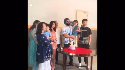 ರಾಧಿಕಾ ಪಂಡಿತ್‌ಗೆ ರೇಶ್ಮೆ ಸೀರೆ ಗಿಫ್ಟ್‌ ಕೊಟ್ಟ ಫ್ಯಾನ್ಸ್‌; ಫೋಟೋ ವೈರಲ್! 