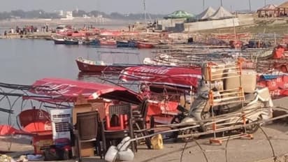 UP News: 2 ट्रक में घर का सामान, कैश-गहने लेकर गंगा में विसर्जित करने पहुंची बैंक कैशियर, Shocking है वजह