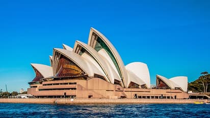 ஆஸ்திரேலியாவில் கொல்லப்பட்ட இந்திய பெண்.. மகனோடு தாயகம் தப்பி வந்த கணவர் - என்ன நடந்தது? போலீசார் விசாரணை!