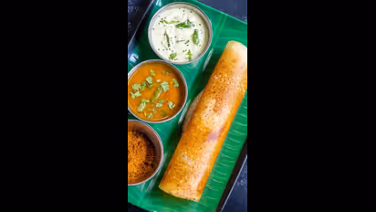 இந்த மாதிரி ஒரு தோசையை நீங்க சாப்பிடிருக்க வாய்ப்பே இல்ல.. கண்டிப்பா ஒரு முறை ட்ரை பண்ணுங்க!