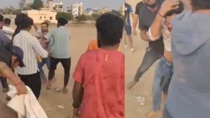 எல்லை மீறும் ரசிகர்கள்.. ரத்தம் வரும் அளவிற்கு தாக்கிக்கொண்ட இரு டாப் ஹீரோஸின் Fans - வைரலாகும் வீடியோ!