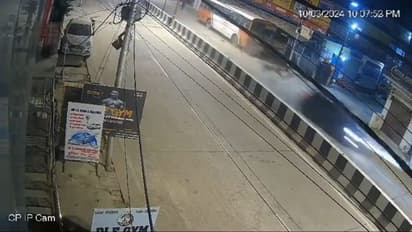 Gorakhpr News: तेज रफ्तार कार...महज 3 सेकेंड...और 2 जिंदगियां खत्म, CCTV कैमरे में दिखा Shocking नजारा