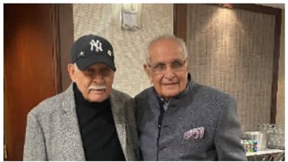 90 -ാം പിറന്നാളിന് മുത്തച്ഛൻ ബാലകാല്യ സുഹൃത്തിനെ വീണ്ടും കണ്ടുമുട്ടുമെന്ന് കൊച്ചുമകൾ; ആശംസിച്ച് സോഷ്യൽ മീഡിയ