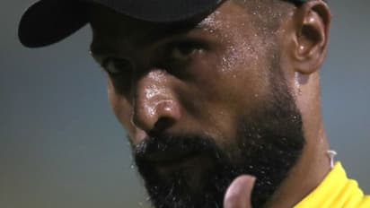 ഒത്തുകളിക്കാരന് എന്നുവിളിച്ചു; പാക് ആരാധകനെ തെറി പറഞ്ഞ് മുഹമ്മദ് ആമിര് വിവാദത്തില്