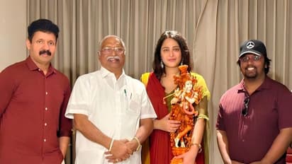 Anushka Shetty Latest Look : అనుష్క శెట్టి లేటెస్ట్ లుక్.. ఇన్నాళ్లకు మీడియా ముందుకు వచ్చిన స్వీటీ!