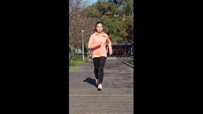 தினமும் வாக்கிங் போறீங்களா? 'இத' செஞ்சுட்டு நடந்தா மட்டும் தான் நன்மை!!