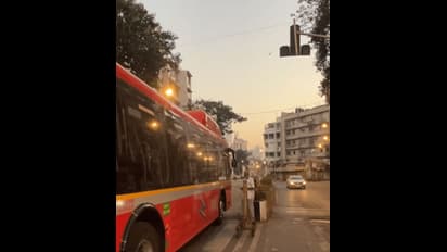 Elderly man's random act of kindness in Mumbai goes viral (WATCH)