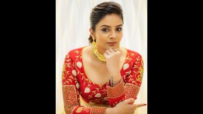 షూటింగ్ అయిపోయాక శ్రీముఖి ఏం చేస్తుంది? సెట్స్ లో అలా... ఆఫ్ స్క్రీన్ లో ఇలా! సింగర్ శ్వేత చెప్పిన నిజాలు!