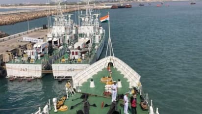 ഗുജറാത്ത് തീരത്ത് പാകിസ്ഥാനി ബോട്ട്; പിന്തുടർന്നപ്പോൾ രക്ഷപ്പെടാൻ ശ്രമം, കിട്ടിയത് 450 കോടിയുടെ മയക്കുമരുന്ന്