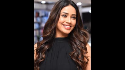 ఆ హీరోయిన్ ని అడ్డంగా బుక్ చేసిన చిరంజీవి కూతురు... ఫ్యామిలీ మెంబర్స్ కాల్ చేశారంటూ బన్నీ హీరోయిన్ ఆవేదన!