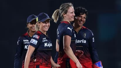 WPL 2024: ఎల్లిస్ పెర్రీ అద్భుత బౌలింగ్.. ముంబైని చిత్తుచేసిన బెంగళూరు !