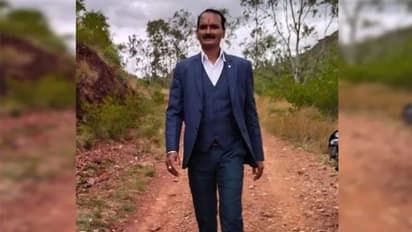 കര്ണാടകയില് കോണ്ഗ്രസ് നേതാവിനെ കൊന്ന് മരത്തില് കെട്ടിത്തൂക്കി; അക്രമം ബൈക്ക് തടഞ്ഞ് നിര്ത്തി