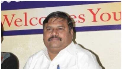 മഹാരാഷ്ട്രയിലെ മുതിർന്ന കോൺഗ്രസ് നേതാവ് പദ്മാകർ വാൽവി ബിജെപിയിൽ ചേർന്നു