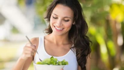 Health Tips: പല്ലുകളുടെ ആരോഗ്യം സംരക്ഷിക്കാന്‍ കഴിക്കേണ്ട 10 ഭക്ഷണങ്ങള്‍... 