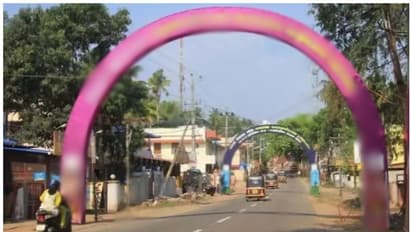 റോഡരികിലെ ആർച്ചുകളും ബോർഡുകളും; കർശന നടപടിയെടുത്ത് മനുഷ്യാവകാശ കമ്മീഷൻ, ജാഗ്രത പുലർത്തുമെന്ന് കോർപറേഷൻ