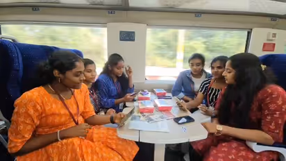 வந்தே பாரத் ரயிலில் பாட்டு பாடிய 12 பெண்கள்! தெற்கு ரயில்வேயை விமர்சிக்கும் நெட்டிசன்கள்!