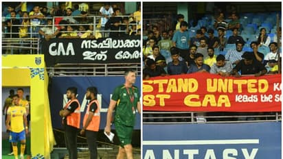 ഇത് കേരളമാണ്, സിഎഎ അനുവദിക്കില്ല! കേരള ബ്ലാസ്‌റ്റേഴ്‌സ്-ബഗാന്‍ മത്സരത്തിനിടെ എസ്എഫ്‌ഐ-ഡിവൈഎഫ്‌ഐ പ്രതിഷേധം